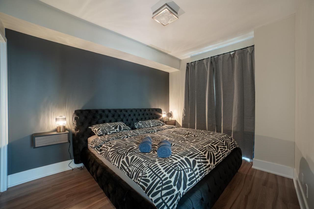 Designer Condo W/ Cn Tower View & Parking Toronto Luaran gambar