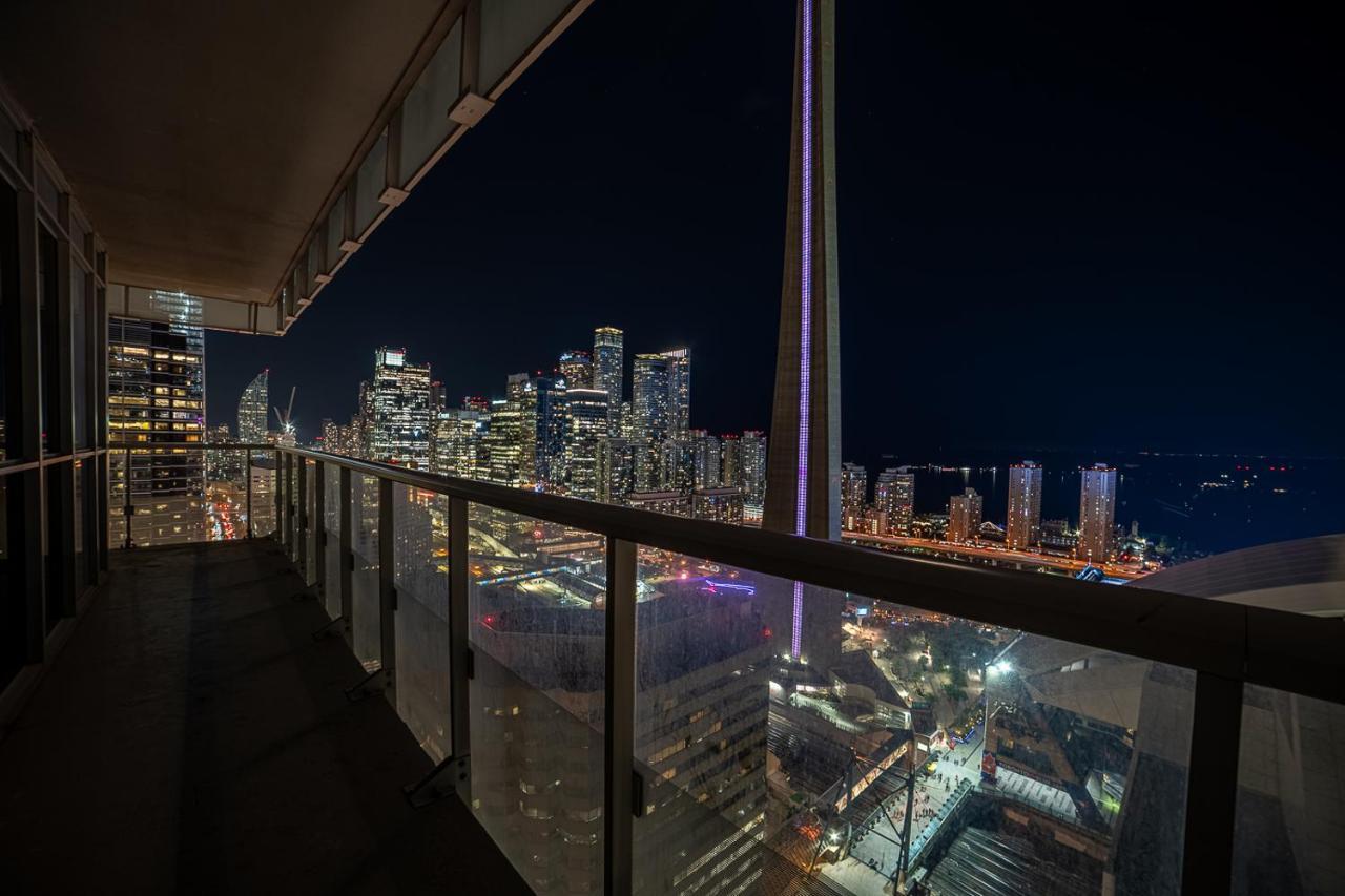 Designer Condo W/ Cn Tower View & Parking Toronto Luaran gambar