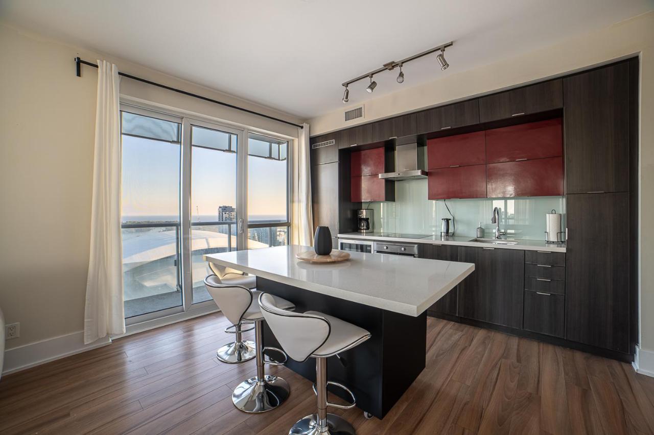 Designer Condo W/ Cn Tower View & Parking Toronto Luaran gambar